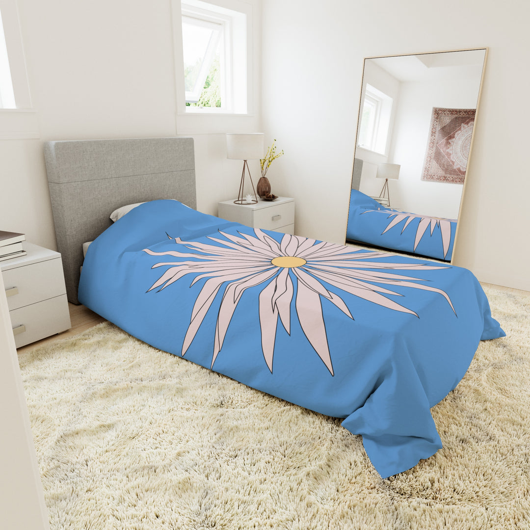 Daisey on blue Duvet Cover